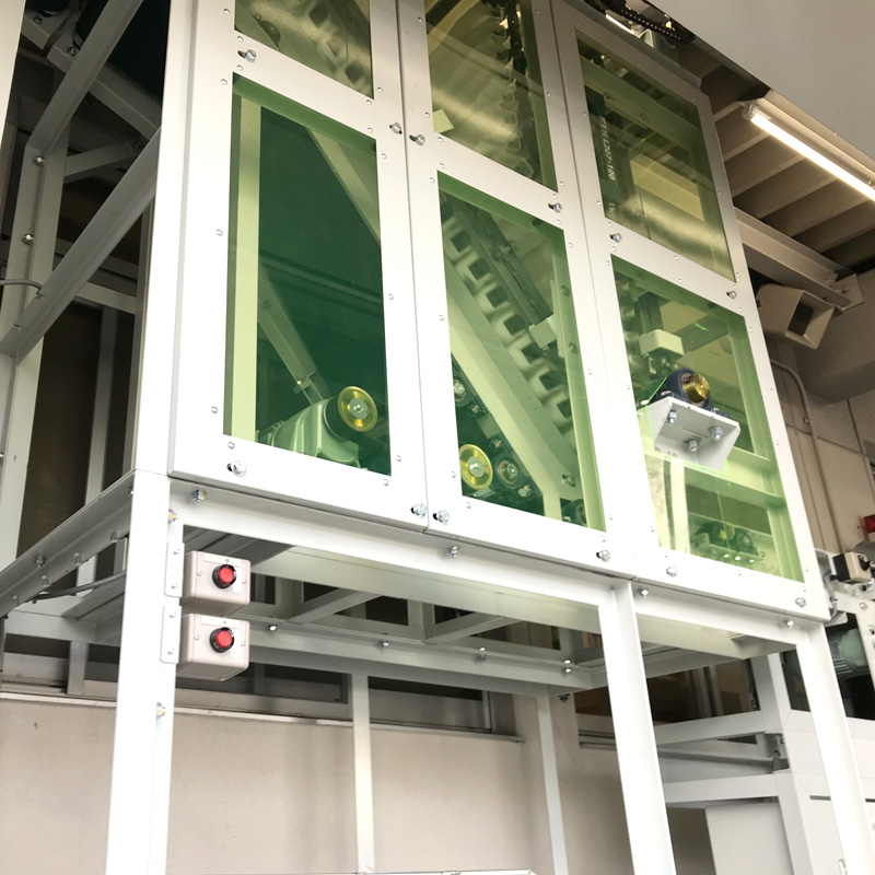 ベルトサポート付きコンベア